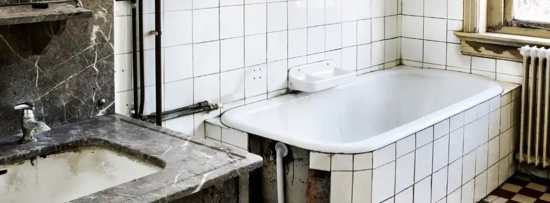 9 Nasty Surprises Lurking Behind Old Bathrooms